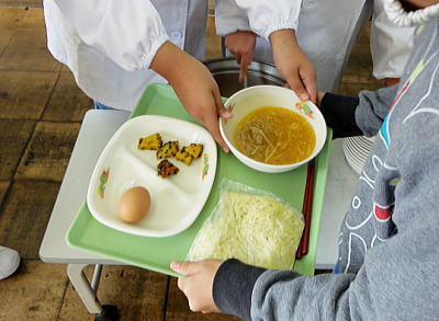 こどもたちの給食の量